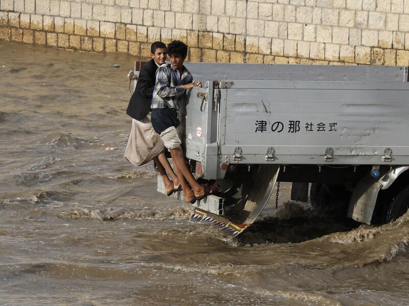 السيول في اليمن: أدت الأمطار في منتصف يوليو  إلى وفاة 172 شخصًا على الأقل في أنحاء البلاد بينهم أطفال ونساء وإصابة المئات، كما تسببت الأمطار الغزيرة بتدمير العديد من المباني والمنشآت، كما تضررت مواقع على لائحة التراث العالمي لليونسكو.