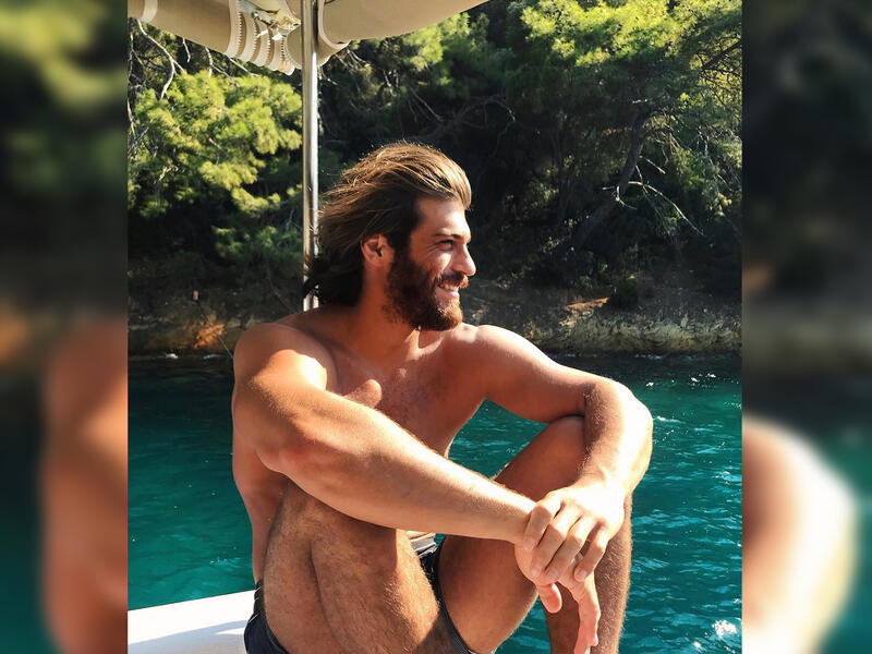 Can Yaman topless