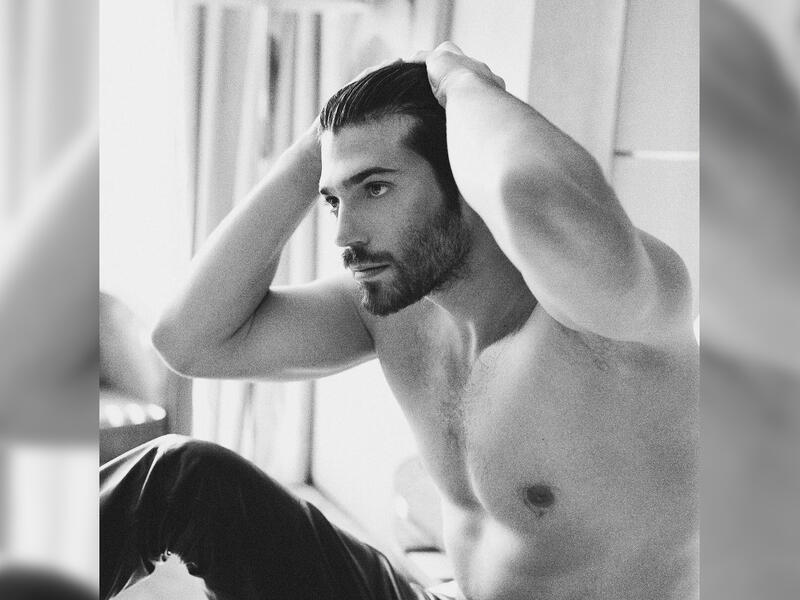 Can Yaman topless