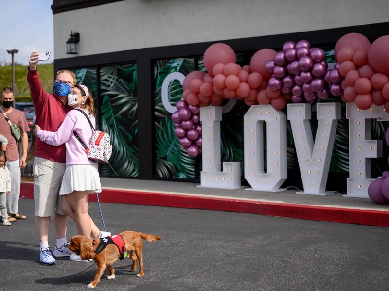  A view of the atmosphere at the Sun and Sea Collective Valentine's Day Pop Up Market on February 13, 2021 in El Segundo, California. Emma McIntyre/Getty Images/AFP