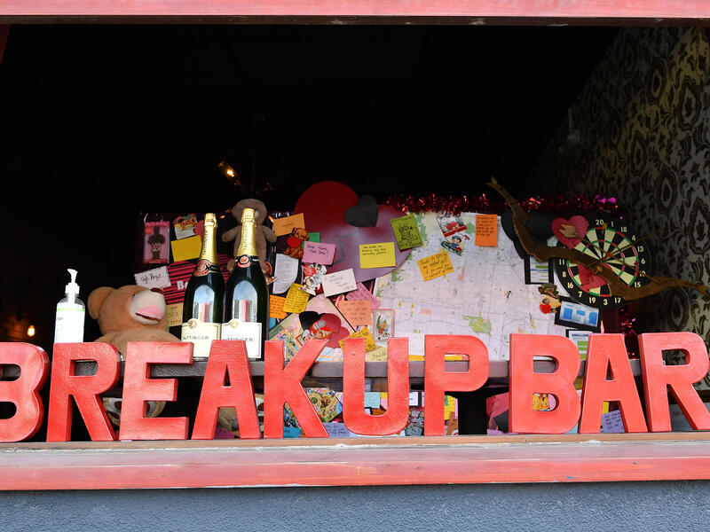 Break Up Bar pop-up window on February 13, 2021 in Los Angeles, California. Amy Sussman/Getty Images/AFP Amy Sussman / GETTY IMAGES NORTH AMERICA / Getty Images via AFP
