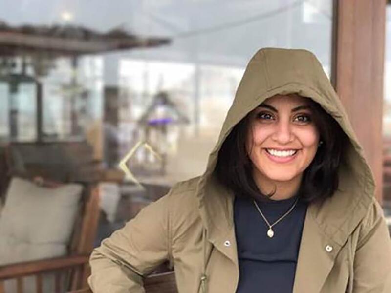 خلال فترة دراستها، كانت تحرص على إبراز وجهها في مقاطع الفيديو التي كانت تنشرها عبر "تويتر" وهي تقود السيارة وتؤكد على اسمها الصريح واسم القبيلة التي تنتمي إليها لكي لا يقال إنها مجرد سعودية تعيش في الخارج تسعى إلى فرض القيم الغربية على المجتمع.