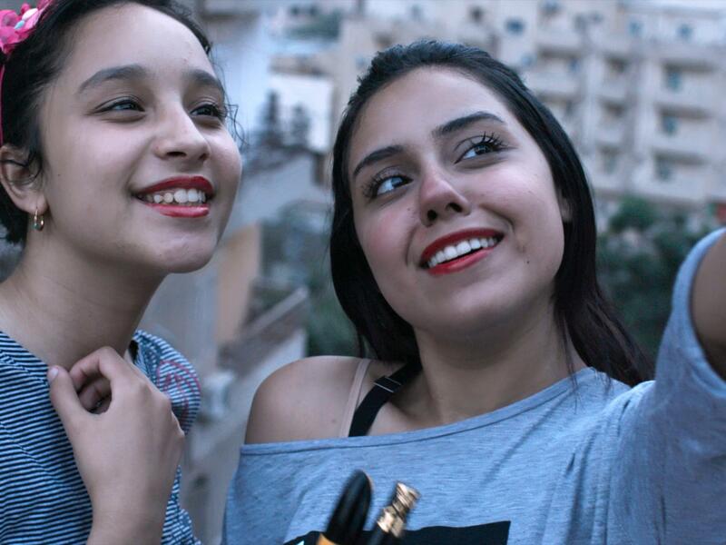 الفيلم المصري "سعاد": للمخرجة آيتن أمين ضمن "قسم البانوراما" الذي يطرح أسئلة حول أثر العالم الافتراضي على العلاقات الشخصية، وتدور أحداثه بين الدلتا والإسكندرية شمال مصر، ومن بطولة بسنت أحمد وبسملة الغايش، وكتابة السيناريست محمود عزت.