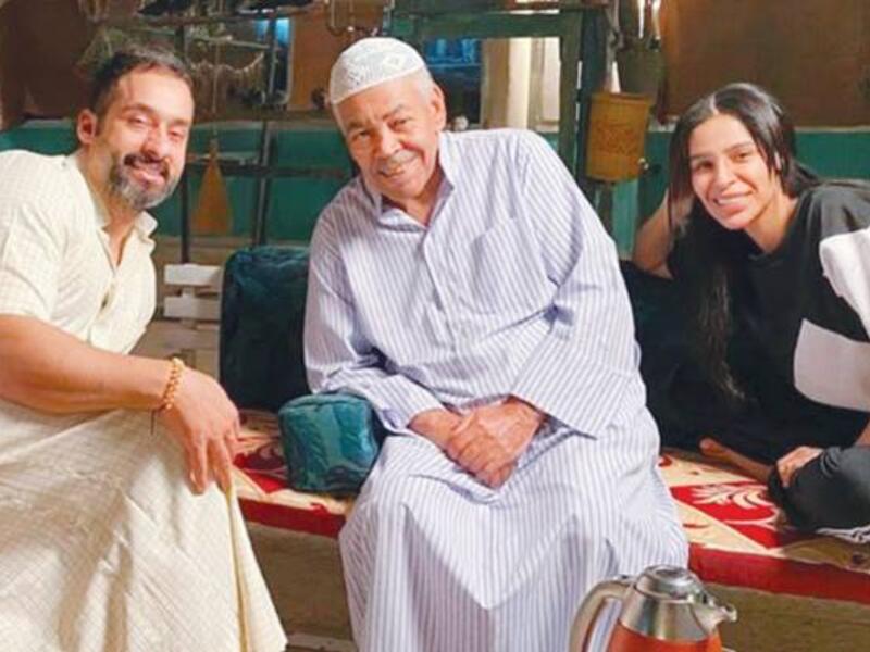 مطر صيف: تدور أحداثه  حول "سعد الفرج" الذي تتوفى زوجته ويبتعد عنه أولاده ويعيش حالة جحود من أبناءه. بالعمل الكثير من الحالات الإنسانية والموضوعات الاجتماعية يتم عرضها على 30 حلقة متواصلة. 