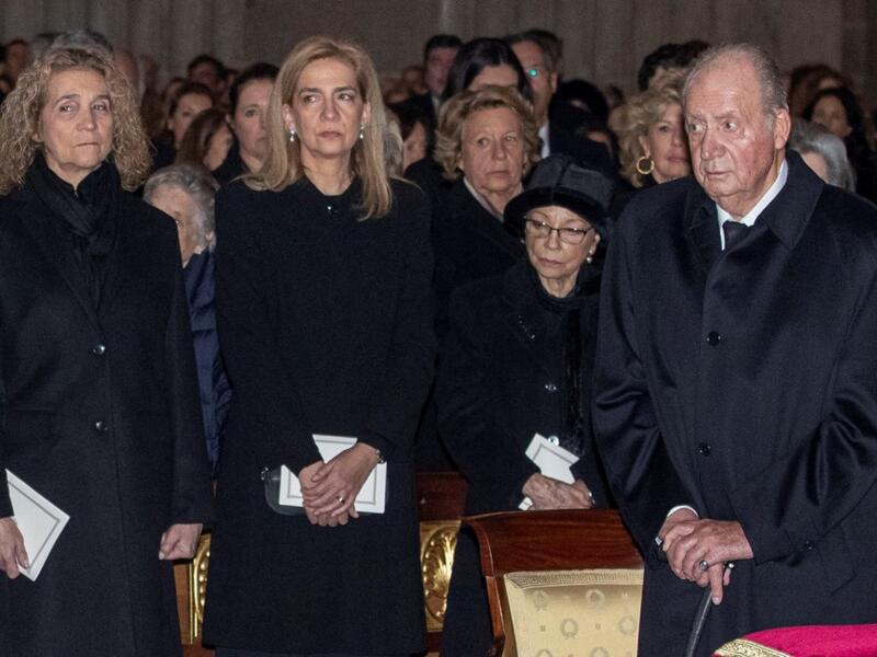 Princess Elena of Spain (L) and her sister Princess Cristina of Spain (C) stand with their father former king Juan Carlos 