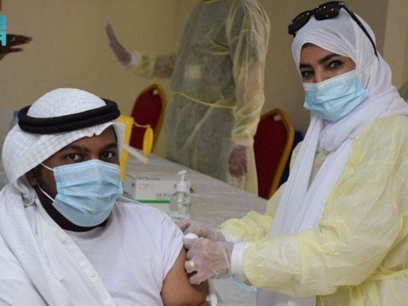 حصول حجاج الداخل على جرعات اللقاح المعتمدة بالسعودية ضد "كورونا" قبل مطلع شهر ذي الحجة.