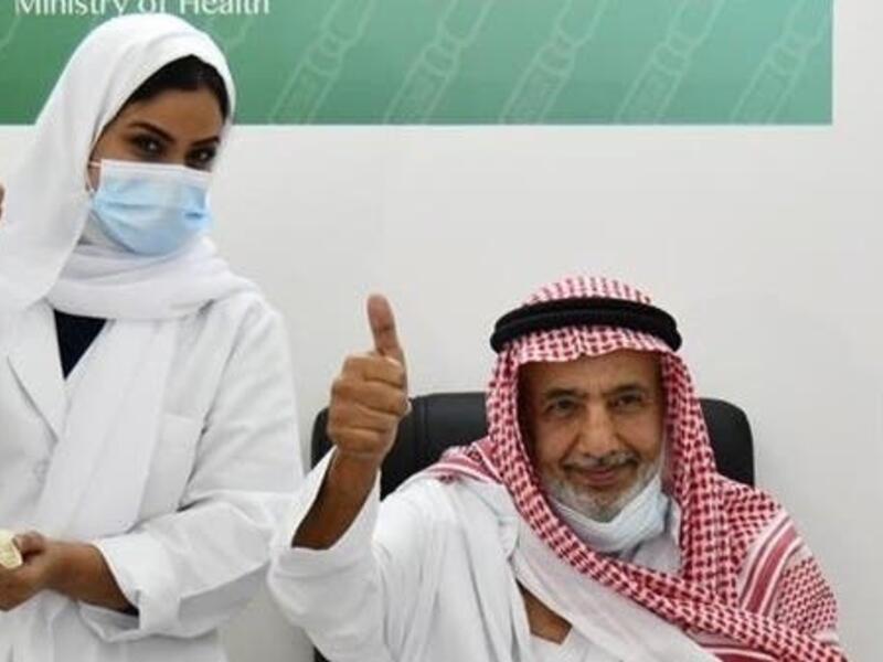 إلزام الحجاج القادمين من خارج السعودية بأخذ لقاح مضاد لفيروس "كورونا" معتمد من منظمة الصحة العالمية، على أن تكون الجرعة الثانية من اللقاح قبل دخول السعودية بنحو أسبوع.