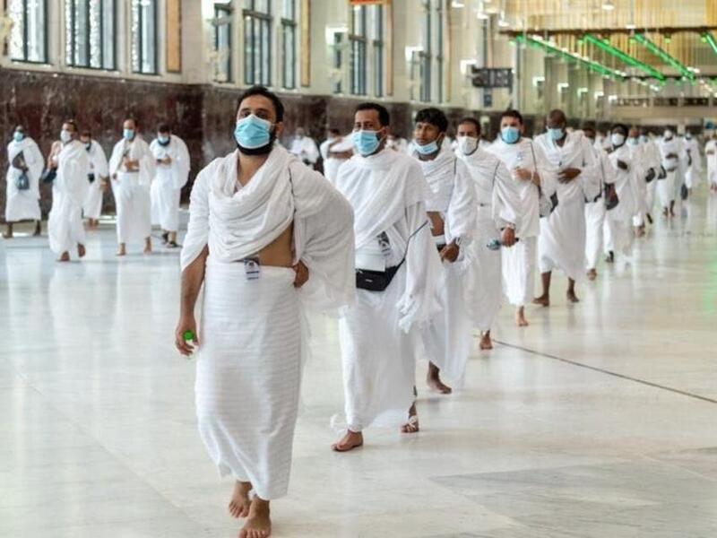 جدولة حركة تدفق الحشود إلى مجموعات بحيث يكون لكل مجموعة معرفة سابقًا مع قائد مجموعة يكون مرافق لها على ألا تزيد المجموعة الواحدة عن 100 حاج.