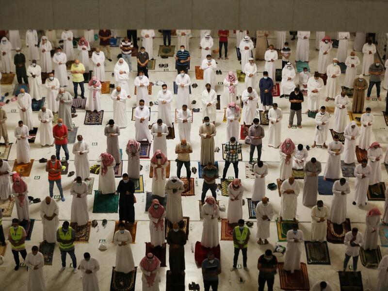 Immunised pilgrims in Mecca