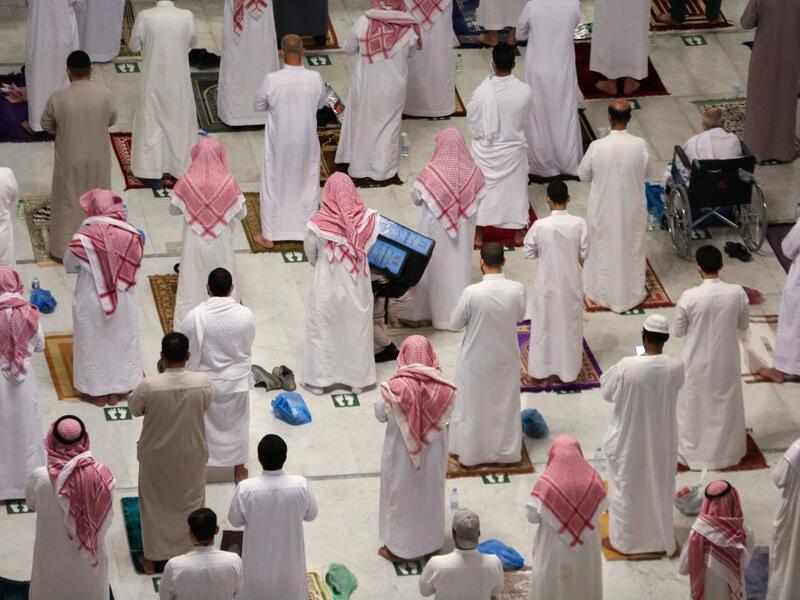 Immunised pilgrims in Mecca