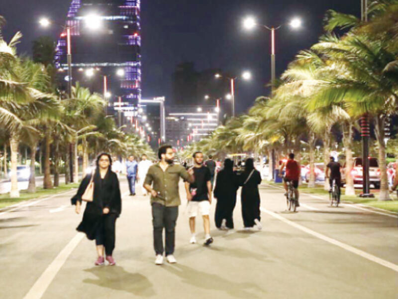 وجهة عالمية رائدة: من خلال تسهيل الحصول على الخدمات الصحية الطارئة خلال 4 ساعات بنسبة تتجاوز 87 %، وخفض معدل وفيات حوادث الطرق سنويًا لتصل إلى 13.5 وفاة لكل 100 ألف نسمة وارتفاع نسبة الممارسين للرياضة مرة واحدة على الأقل أسبوعيًا لتصل إلى 19 % في عام 2020م.