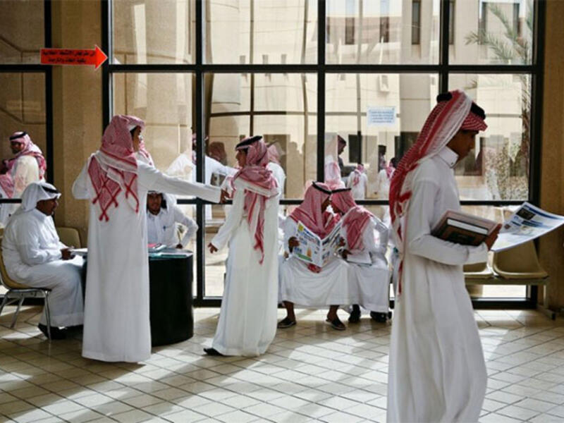 33.588 بحثًا علميًا منشورًا: تهيئة بيئة تساعد على تنمية المهارات ومواصلة الاستثمار في التعليم والتدريب، حيث وصل عدد الجامعات والكليات إلى 63 جامعة وكلية، في الوقت الذي بلغت فيه البحوث العلمية المنشورة 33,588 بحثًا مقارنة ب 15,056 بحثًا في الأعوام السابقة بنسبة زيادة وصلت إلى 223 %. 