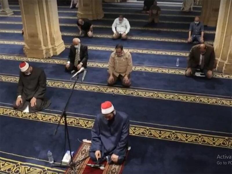 مصر: وافق وزير الأوقاف على فتح المسجد قبل وبعد صلاة التراويح بـ10 دقائق فقط، وحظر موائد إفطار، وعدم السماح بإقامة اعتكاف، واستمرار غلق الأضرحة ودورات المياه ودور المناسبات.