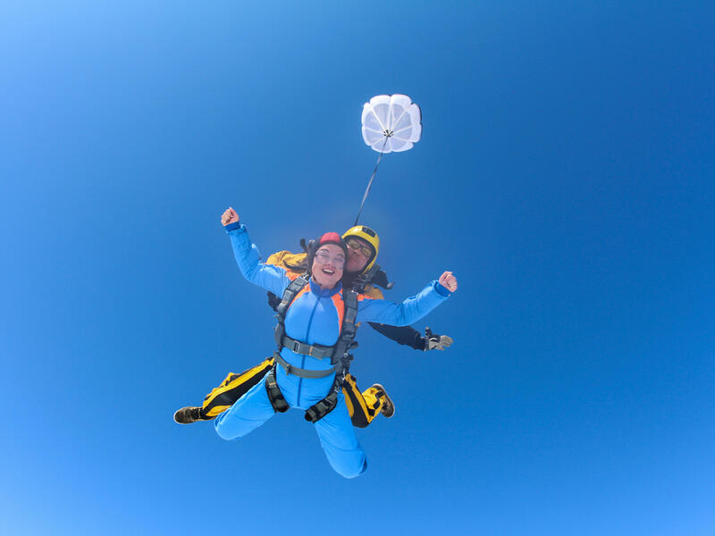 tandem skydiving