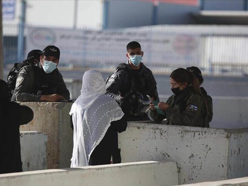1990: اندلعت مواجهات عنيفة في القدس، بعد محاولة جماعات استيطانية، وضع حجر أساس للهيكل المزعوم، داخل المسجد الأقصى، وتم قمع الفلسطينيين بعنف فارتقى 21 شهيدا على إثرها، وعرفت حينها بمذبحة الأقصى الأولى.