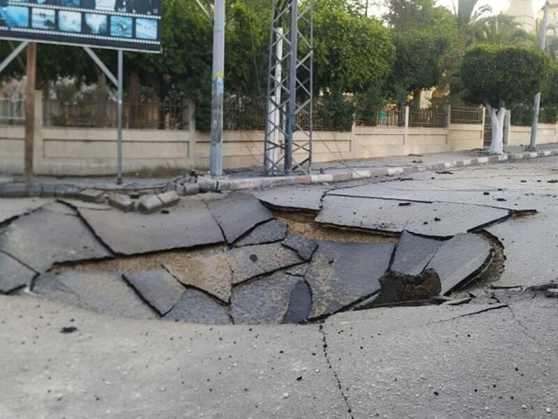 شبكات الصرف الصحي: تضررت شبكات الصرف الصحي بشكل كبير وإمدادات المياه تحت الأرض، بشكل كبير، نتيجة الاستهداف المباشر.