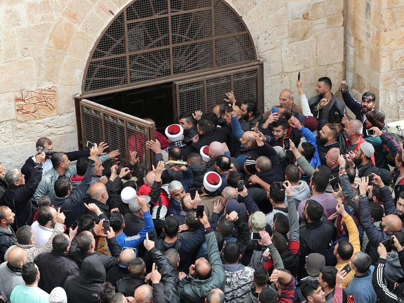 فبراير 2019، هبة باب الرحمة، وجاءت بعد قيام الاحتلال بإغلاق الباب المؤدي إلى المصلى الذي أغلق عام 2003، بسبب إعادة المقدسيين فتحه والصلاة فيه، وتصاعد التوتر في الحرم القدسي، على إثر خطوة الاحتلال، ما أدى إلى قيام شبان بخلع الأقفال، ووقعت اشتباكات داخل الحرم، وتحول موقع باب الرحمة إلى ميدان مواجهة.