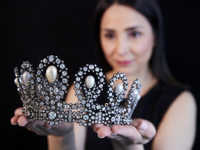 Italian tiara