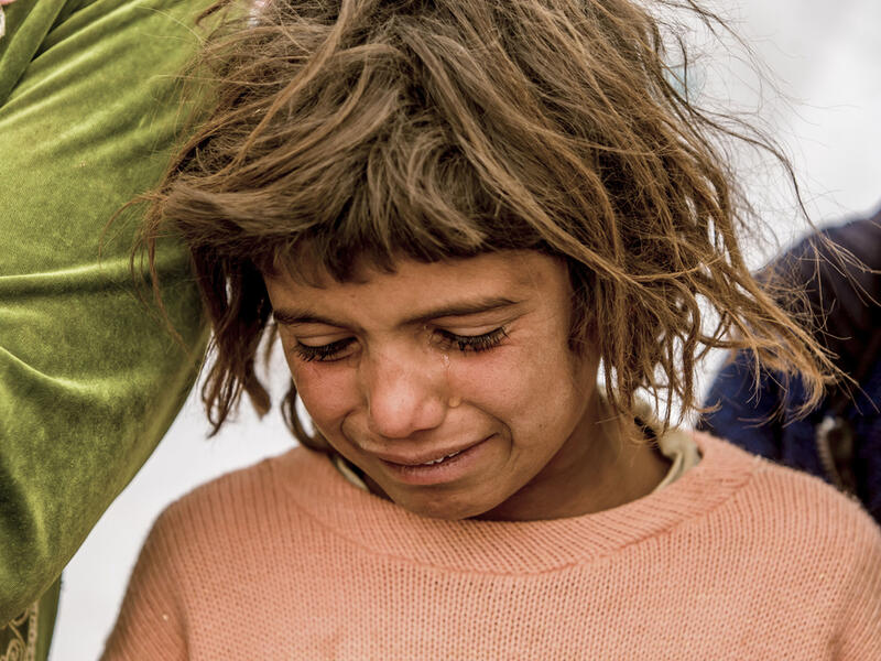 Syrian refugees who escaped from Kobane walking on Turkey-Syria border