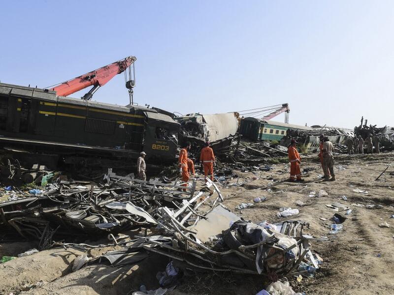 passenger trains collision in southern Pakistan