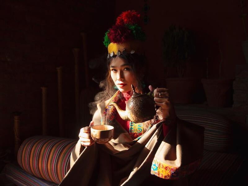“ Pearl In The Oyster “ Photo series with the stories of beauty, femininity, culture and hope