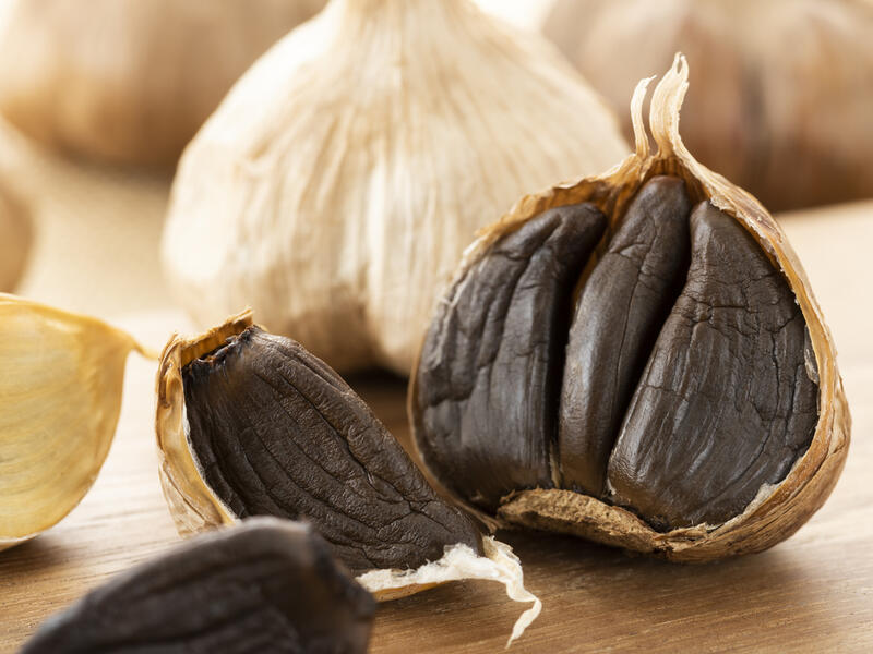 تتسبب عملية التخمير في احتواء الثوم الأسود على مضادات أكسدة أكثر بكثير من الثوم العادي