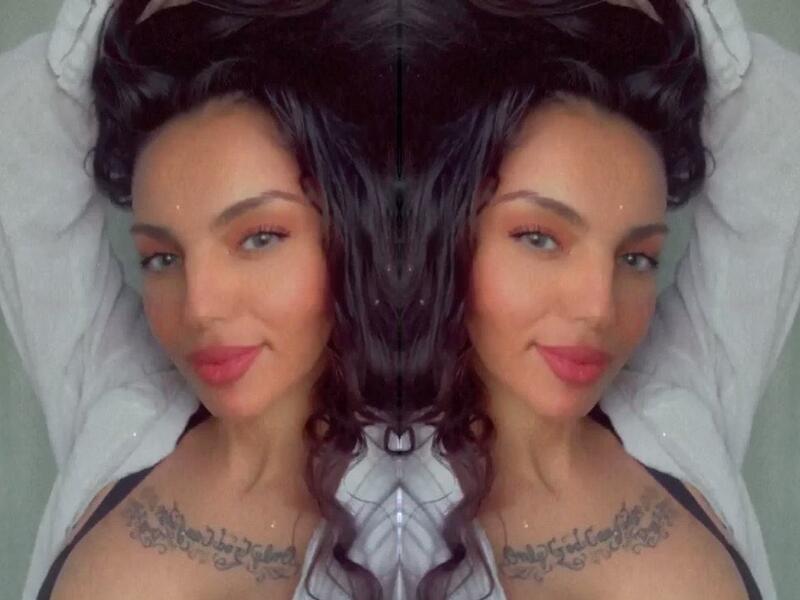 Saudi Vlogger Alanoud Alissa Joins OnlyFans.. And Shares a Naked Picture While Bathing in Hawaii
