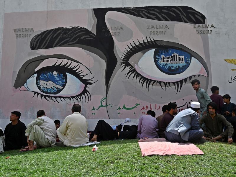 Pakistan sends back its ambassador to Kabul