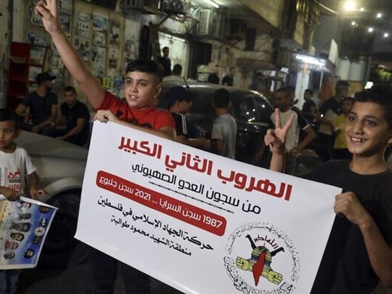 Palestinian youths celebrate the escape of Palestinian prisoners 