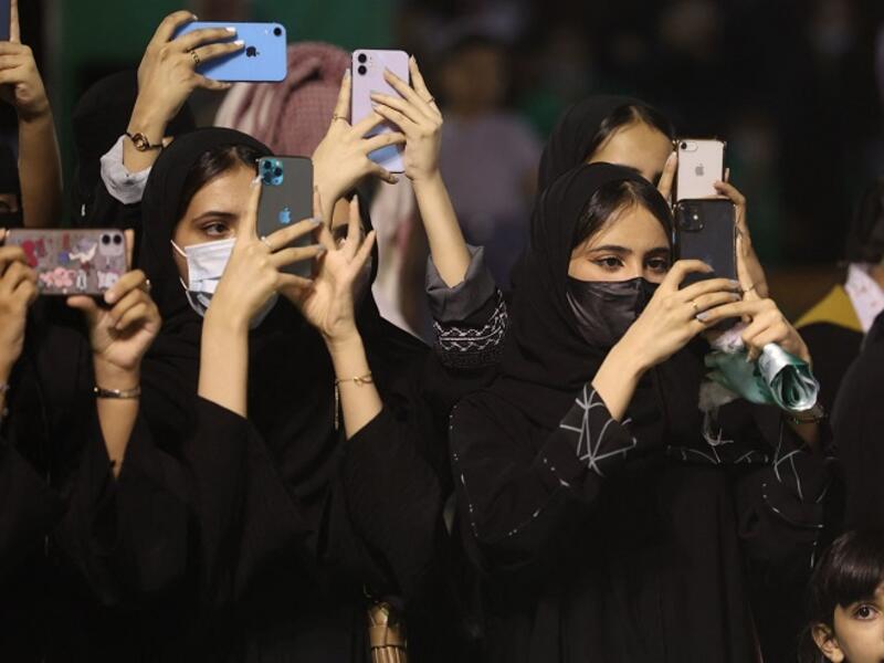 لا يحول تنازل المجني عليه أو عدم تقديم شكوى دون حق الجهات المختصة -نظامًا- في اتخاذ ما تراه محققًا للمصلحة العامة، وذلك وفقًا لأحكام نظام الإجراءات الجزائية، والأنظمة الأخرى ذات الصلة.