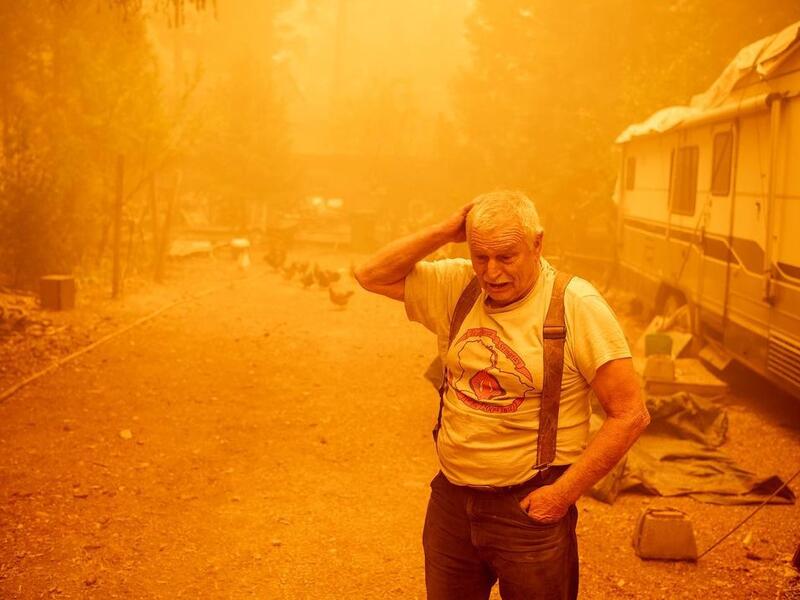 More scenes from the #dixiefire today - now over 180k acres and the largest California fire of the year so far. Some residents ignored evacuation orders and decided to stay and defend their homes.