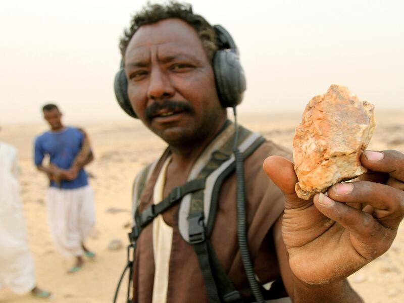 مليونا شخص يبحثون عن الذهب
