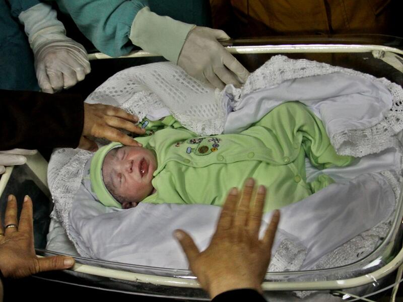 2002 - 2012 فشلت عدة محاولات للإنجاب بالنُطف المُهربة لعدة أسباب كجهل الأسرى بالحفاظ على النطف وإصدار فتوى بإباحته من شخصيات وهيئات دينية وعوائق مجتمعية ذللت باأييد قيايدات سياسية.