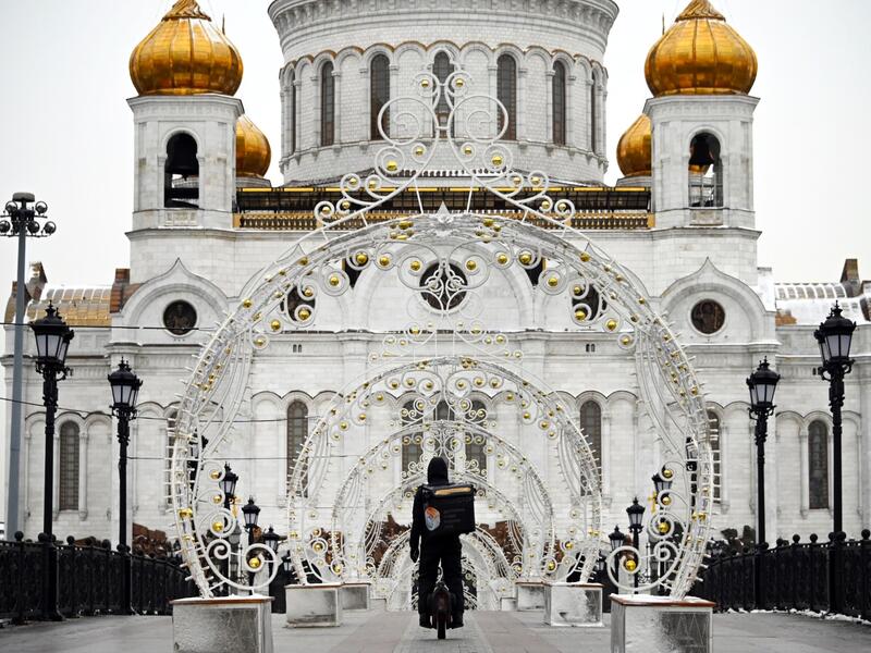 The World Wears Christmas Spirit Despite Omicron Fears