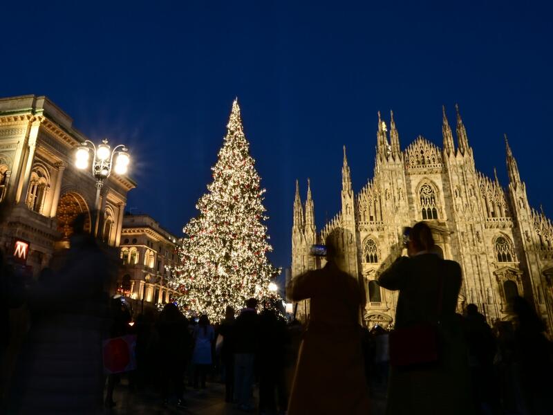 The World Wears Christmas Spirit Despite Omicron Fears