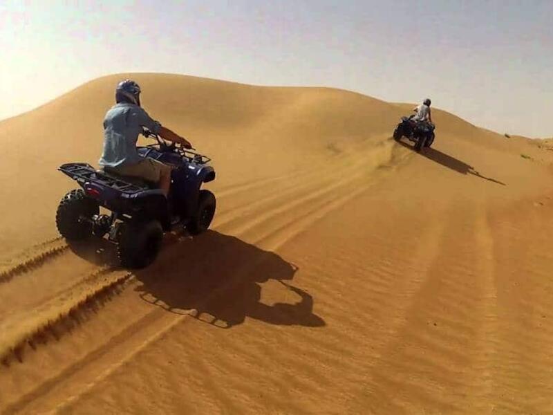 صحراء جدة: ينصح باستكشاف الكثبان الرملية في صحراء جدة عبر سيارة الدفع الرباعي والمشاركة في تخييم ليلي أو ركوب الجمال والعربات  التي تجرها الدواب.