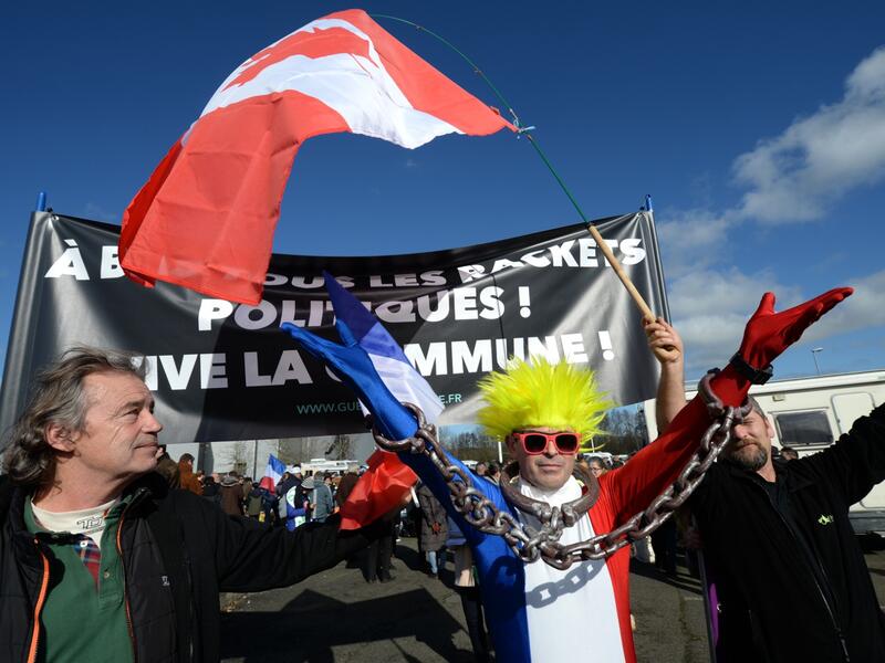 Arrests, clashes as 'freedom convoy' hit Paris streets