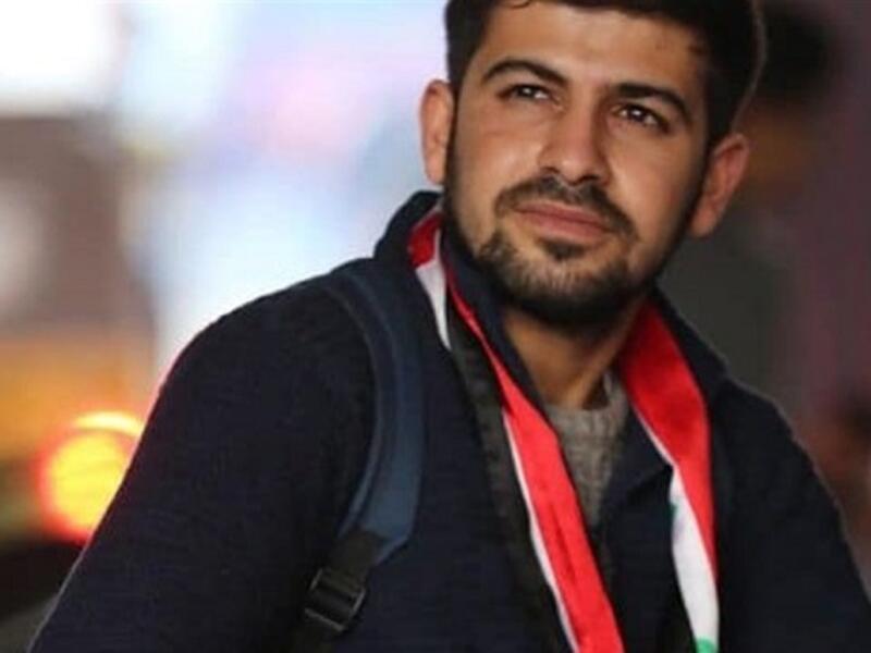 العراقي أحمد مهنا – مصور: قُتل جراء إصابته في الظهر برصاصة مجهولة المصدر، بينما كان يغطي مظاهرات ساحة الخلاني في بغداد 