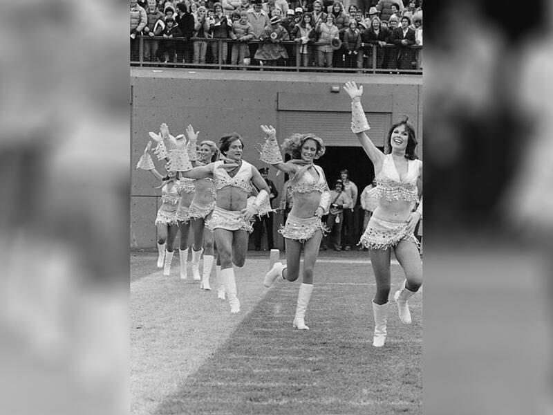 Robin Williams pretending to be a cheerleader, 1968 