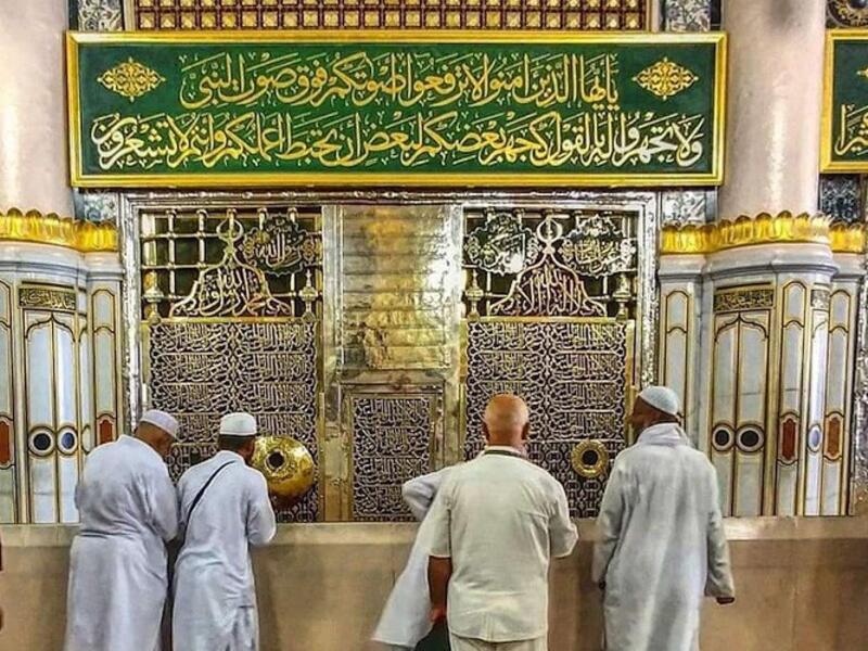 عدم التعرض بالتجريح أو الإساءة أو الطعم في الذات الإلهية أو الملائكة أو القران الكريم أو الأنبياء أو زوجاتهم والصحابة.