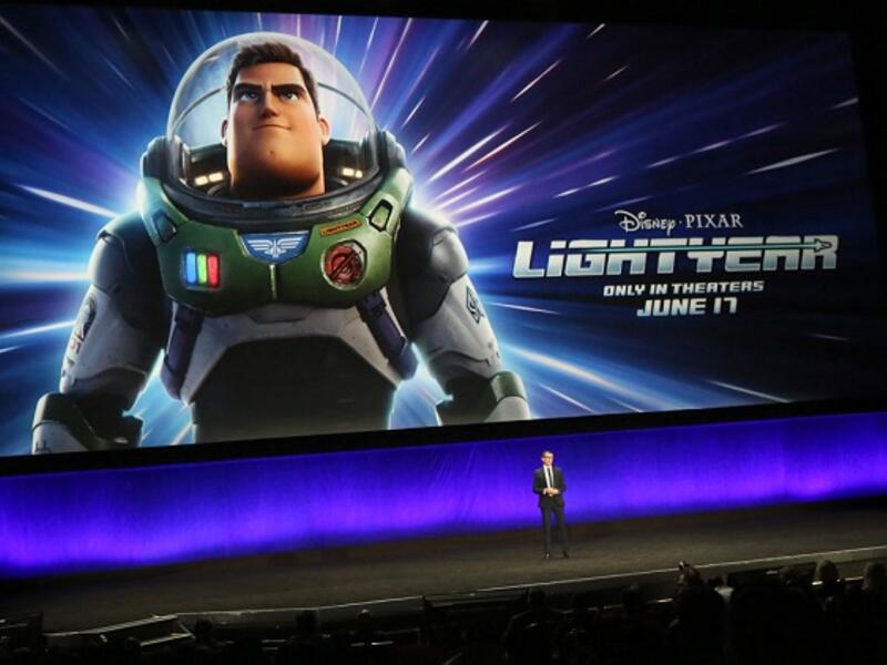 إندونيسيا: فشلت ديزني  في الحصول على إذن لعرض Lightyear في صالات السينما دون التعليق  من المسؤولين الإندونيسيين لتفسير سبب الحظر.