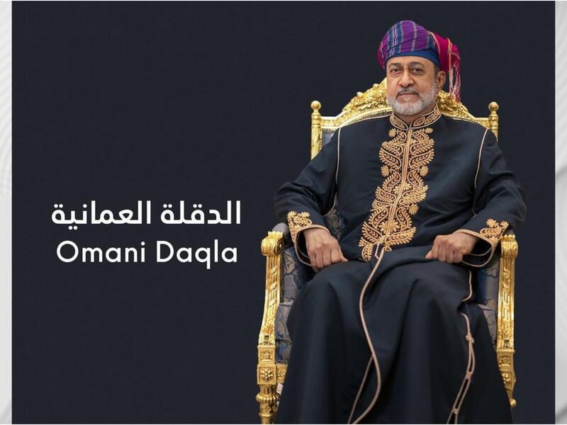 السلطان هيثم بـ الدقلة العمانية (الصورة من حساب  etrendss على إنستغرام)