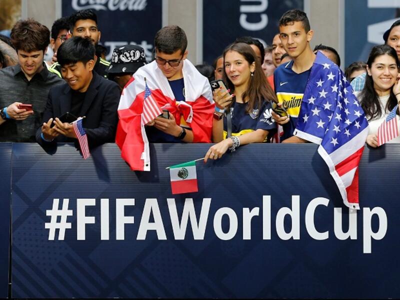 نظام كأس العالم 2026: يتطلب نظام كأس العالم 2026 توزيع الـ48 منتخبًا على 16 مجموعة، تضم كل منها 3 فرق يتأهل المتصدر والوصيف إلى دور الـ32، وبعد ختام مرحلة المجموعات، تستكمل المنافسات بالنظام الإقصائي كما جرت العادة، من دور الـ32 وصولًا إلى المباراة النهائية.