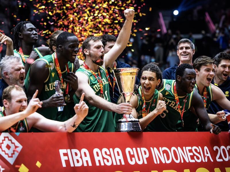 أستراليا تظفر باللقب (المصدر: حساب FIBA Asia الرسمي على تويتر)