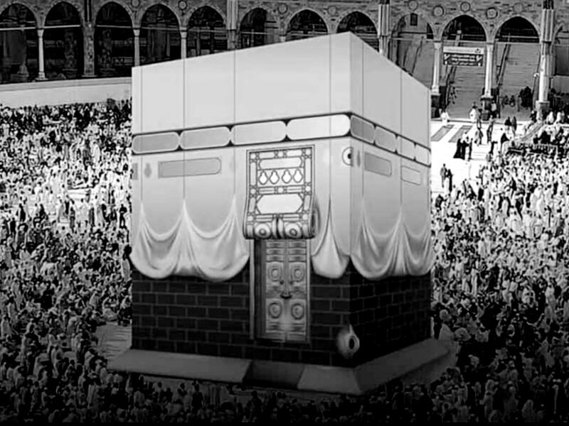 اللون البني الفاتح: كسا النبي إبراهيم عليه السلام بيت الله الحرام باللون البني الفاتح، وكانت كسوة من جلد الماعز، إذ كان البناء حينها صغيرًا.
