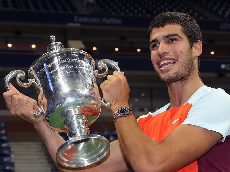 Carlos Alcaraz of Spain celebrates with the winners trophy after defeating Casper Ruud of Norway during their Men’s Singles Final match on Day Fourteen of the 2022 US Open at USTA Billie Jean King National Tennis Center on September 11, 2022 in the Flushing neighborhood of the Queens borough of New York City. Julian Finney/Getty Images/AFP (Photo by JULIAN FINNEY / GETTY IMAGES NORTH AMERICA / Getty Images via AFP)