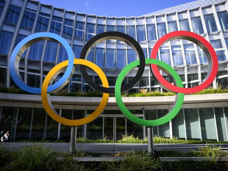 This photograph taken on September 8, 2022, shows the Olympic Rings during the opening of the executive board meeting of the International Olympic Committee (IOC), in front of the Olympic House, in Lausanne, Switzerland. (Photo by LAURENT GILLIERON / POOL / AFP)