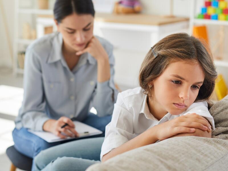5 تقنيات تربية إيجابية لدعم نمو واستقلالية الطفل