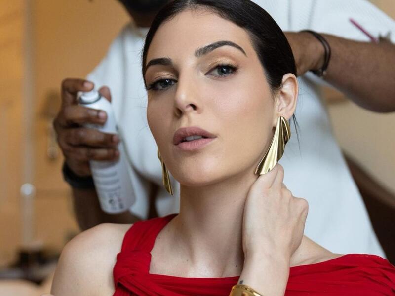 فساتين رزان جمال باللون الأحمر تناسب سهرة عيد الحب
