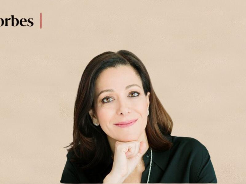منى عطايا (53 عامًا): رائدة أعمال فلسطينية مقيمة في الإمارات، أسست شركة Mumzworld في  2011، لتصبح أكبر سوق عبر الإنترنت للأمهات في الشرق الأوسط مع أكثر من 2.5 مليون مستخدم.